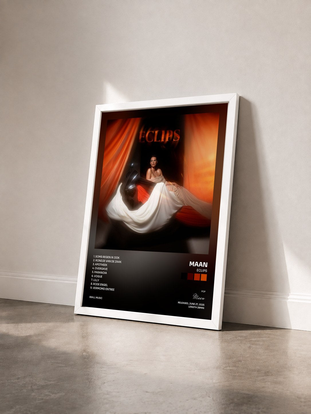 #blanc Tableau de l'album Eclips de Maan vu de trois quarts, cadre blanc