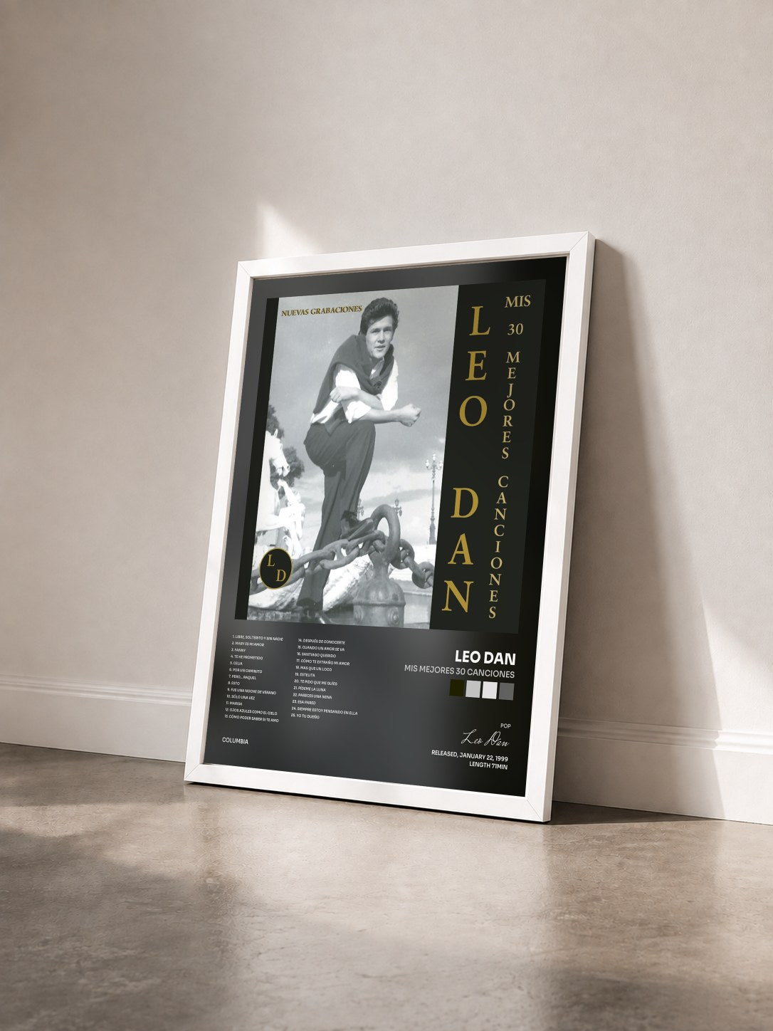 #blanc Tableau de l'album Mis Mejores 30 Canciones de Leo Dan vu de trois quarts, cadre blanc