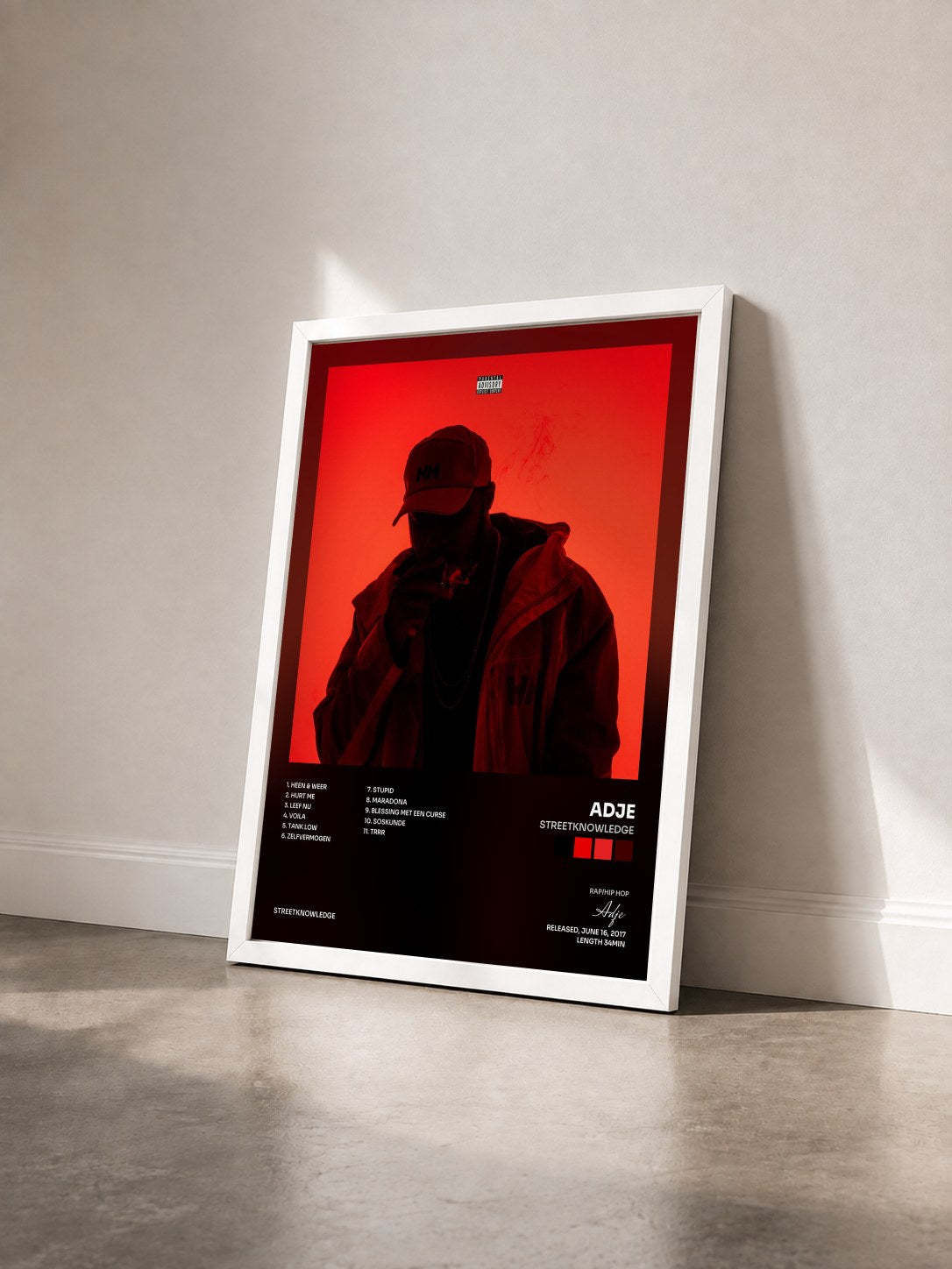 #blanc Tableau de l'album Streetknowledge de Adje vu de trois quarts, cadre blanc