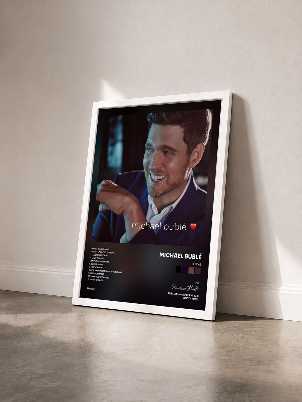 #blanc Tableau de l'album love de Michael Bublé vu de trois quarts, cadre blanc