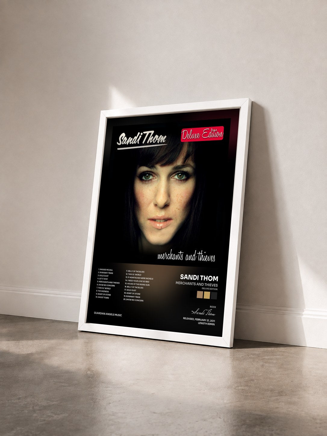 #blanc Tableau de l'album Merchants and Thieves (Deluxe Edition) de Sandi Thom vu de trois quarts, cadre blanc