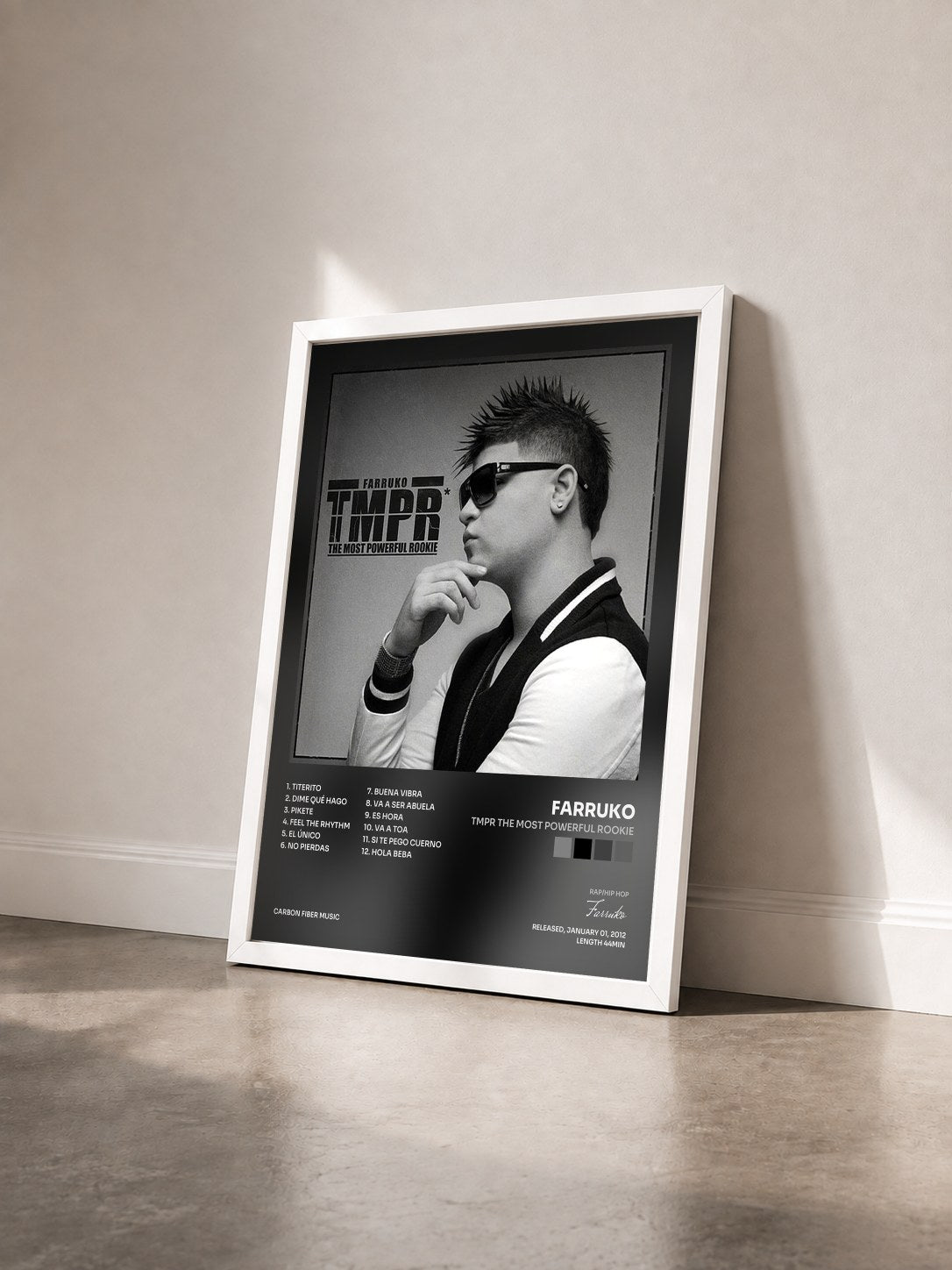 #blanc Tableau de l'album TMPR The Most Powerful Rookie de Farruko vu de trois quarts, cadre blanc