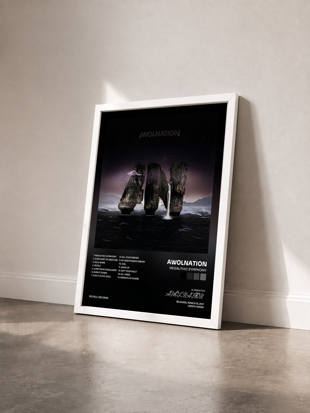 #blanc Tableau de l'album Megalithic Symphony de AWOLNATION vu de trois quarts, cadre blanc