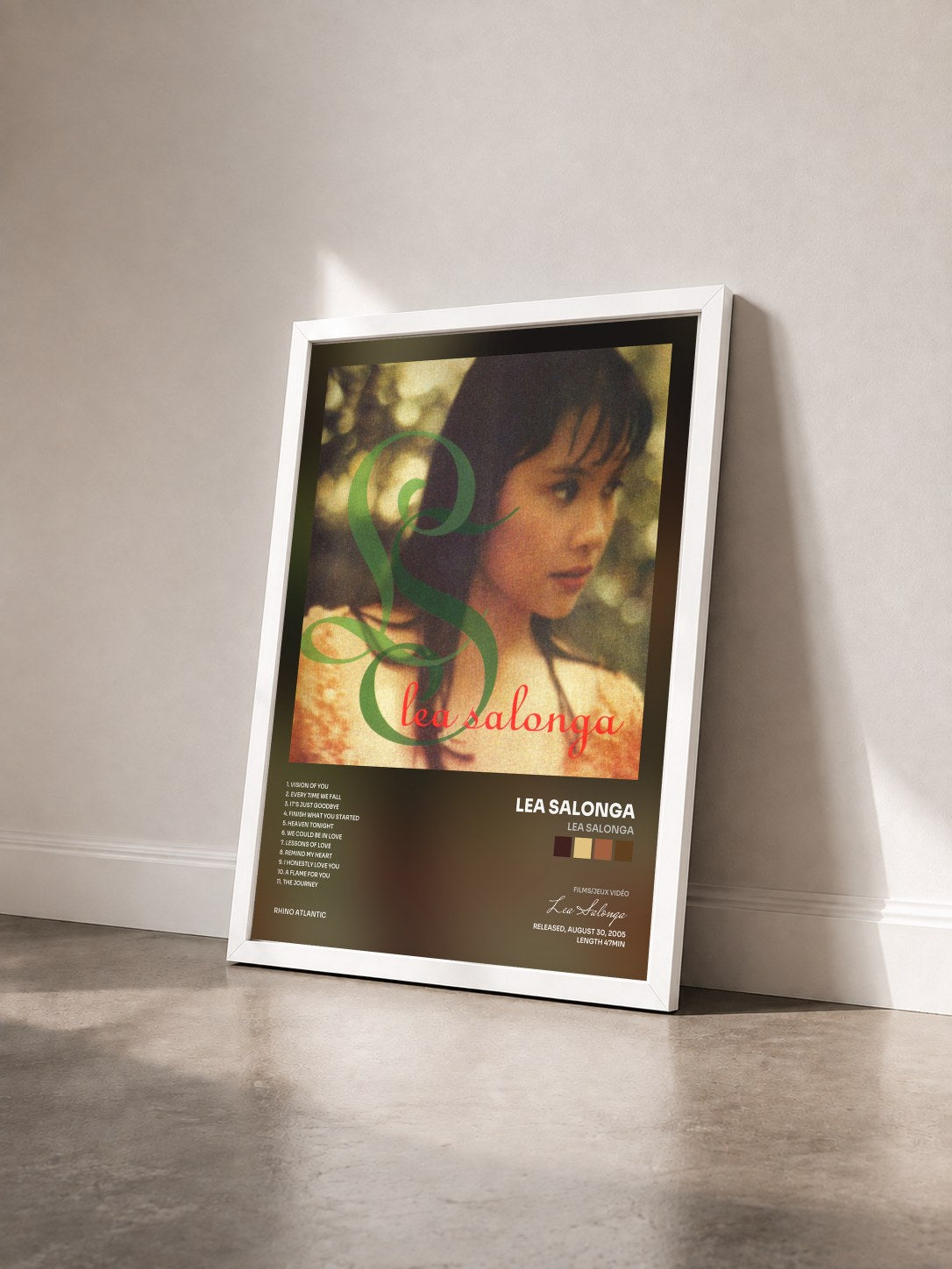 #blanc Tableau de l'album Lea Salonga de Lea Salonga vu de trois quarts, cadre blanc