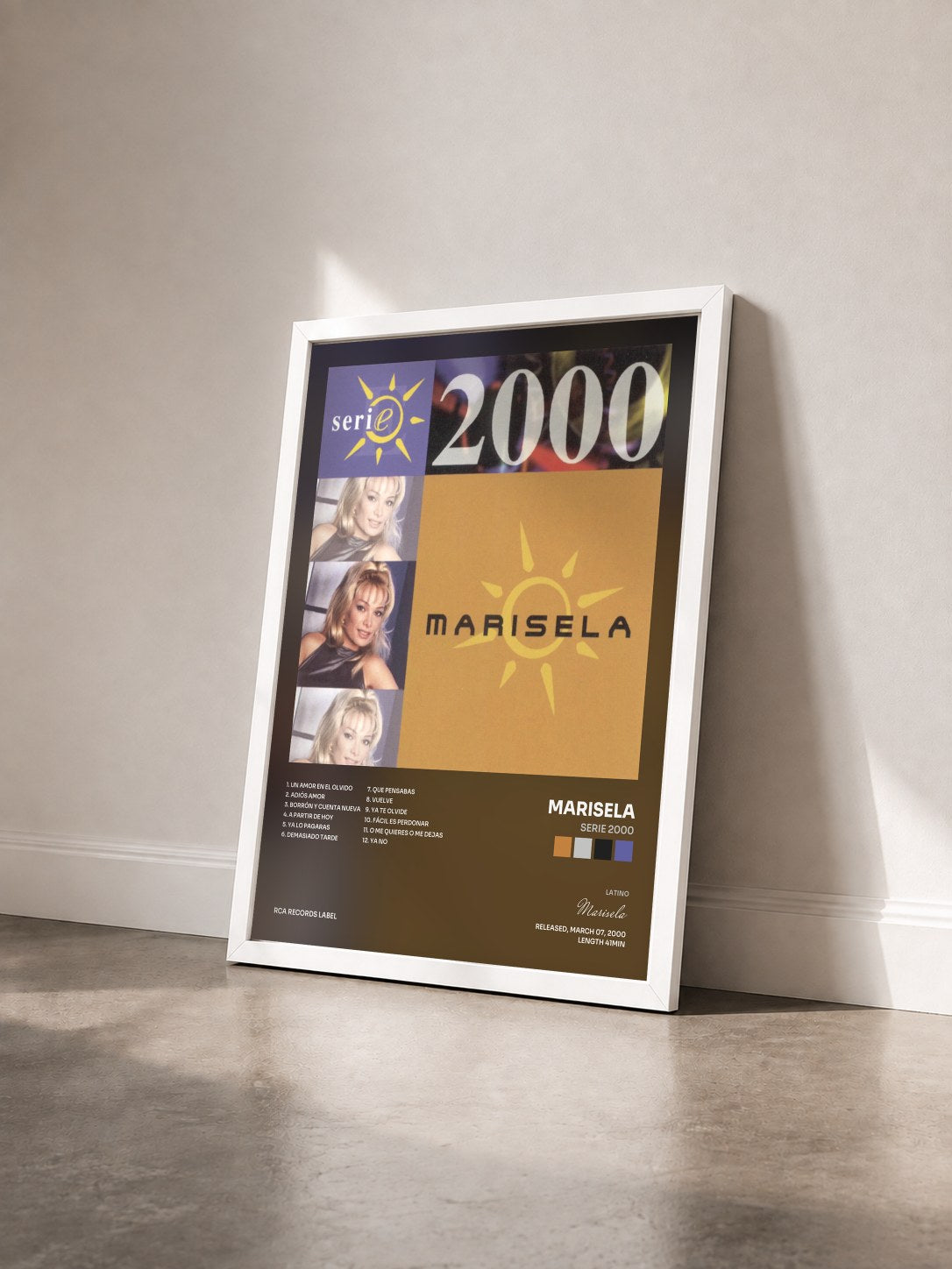 #blanc Tableau de l'album Serie 2000 de Marisela vu de trois quarts, cadre blanc