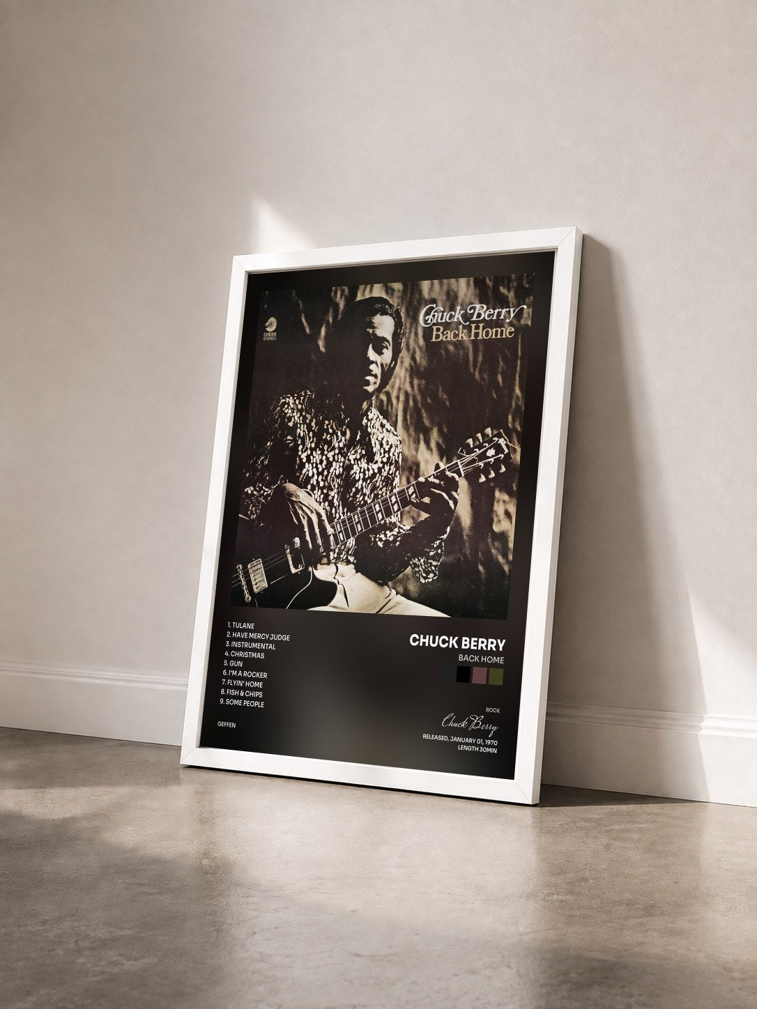 #blanc Tableau de l'album Back Home de Chuck Berry vu de trois quarts, cadre blanc