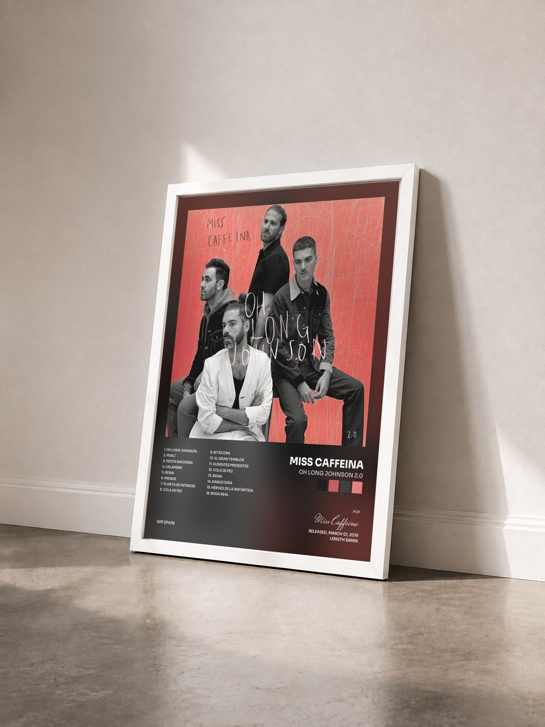 #blanc Tableau de l'album Oh Long Johnson 2.0 de Miss Caffeina vu de trois quarts, cadre blanc