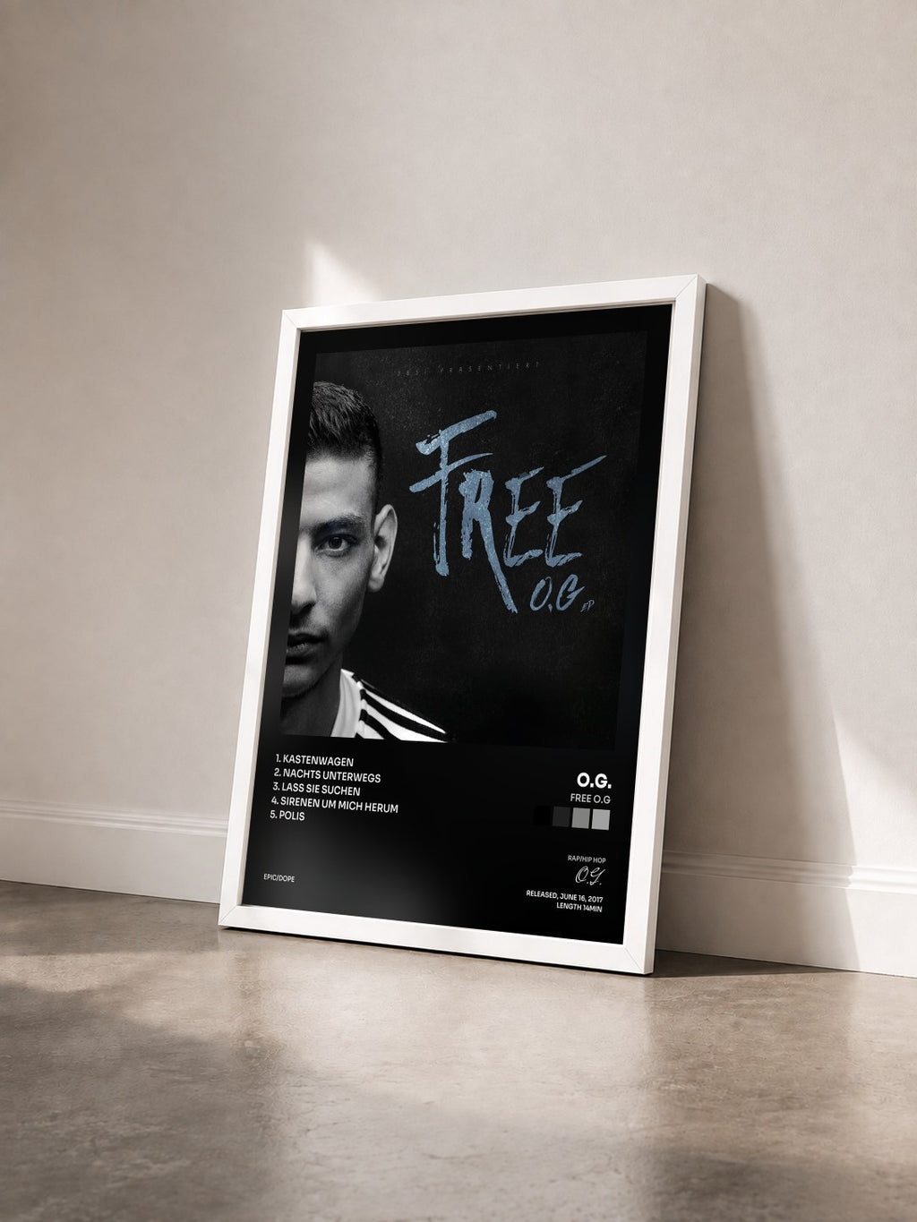 #blanc Tableau de l'album Free O.G de O.G. vu de trois quarts, cadre blanc