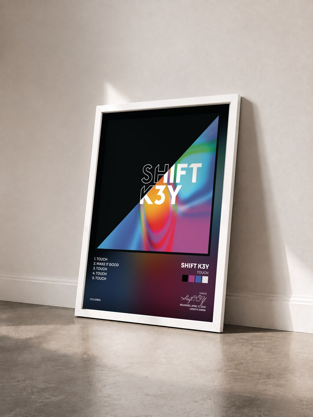 #blanc Tableau de l'album Touch de Shift K3Y vu de trois quarts, cadre blanc