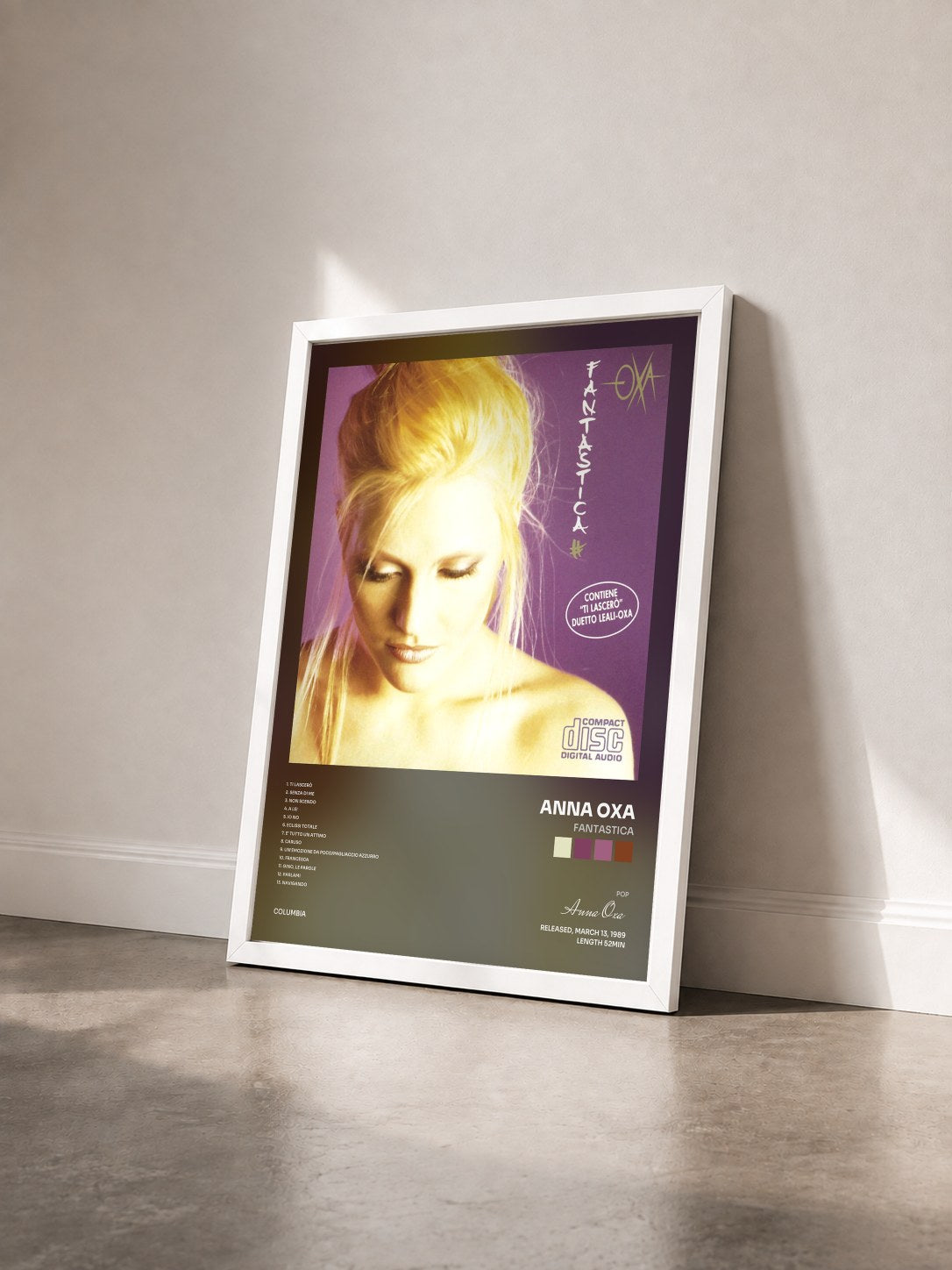 #blanc Tableau de l'album Fantastica de Anna Oxa vu de trois quarts, cadre blanc
