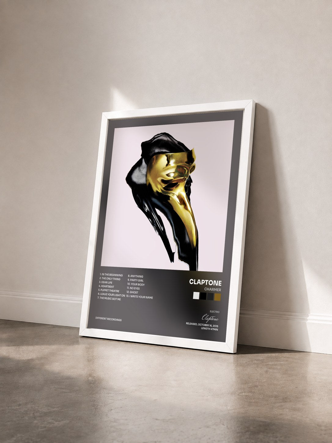 #blanc Tableau de l'album Charmer de Claptone vu de trois quarts, cadre blanc