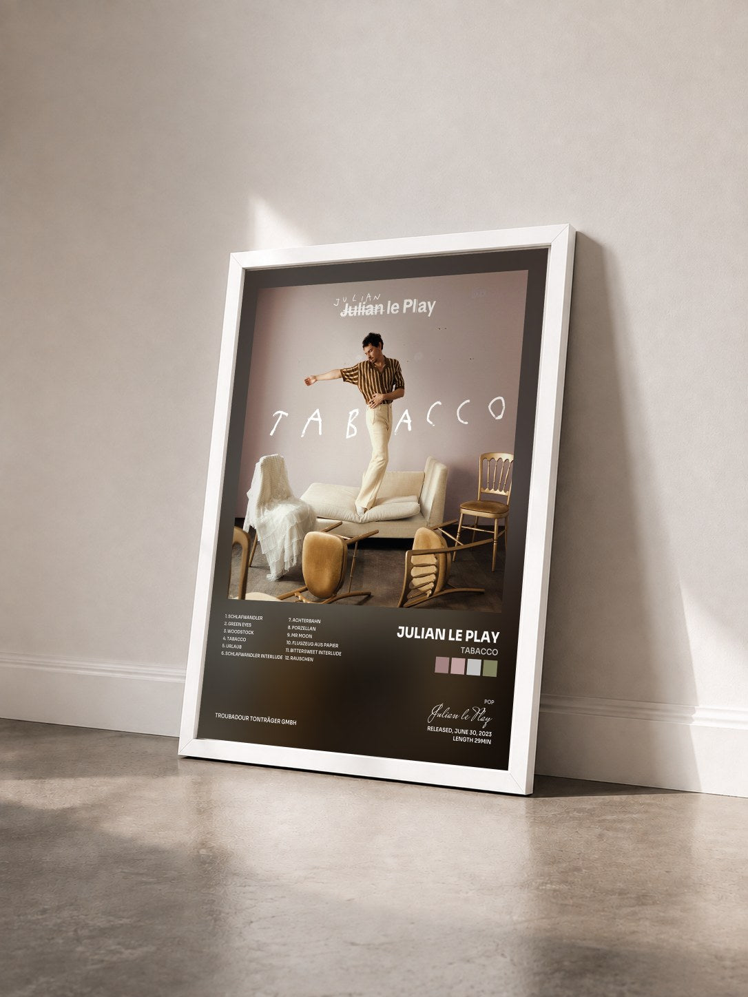 #blanc Tableau de l'album TABACCO de Julian le Play vu de trois quarts, cadre blanc