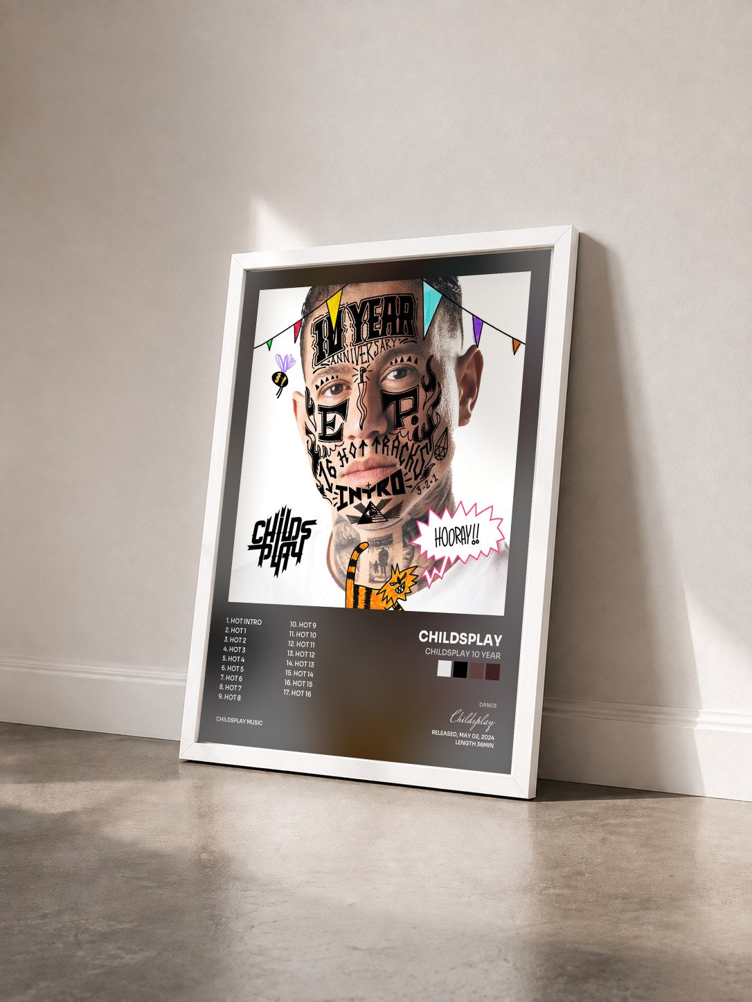 #blanc Tableau de l'album ChildsPlay 10 Year de Childsplay vu de trois quarts, cadre blanc