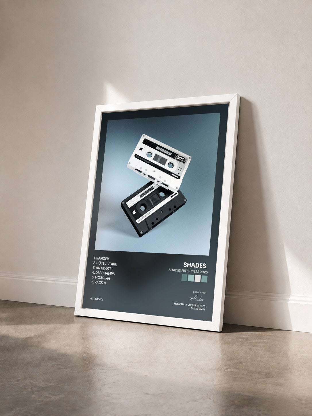 #blanc Tableau de l'album SHADES FREESTYLES 2025 de Shades   vu de trois quarts, cadre blanc