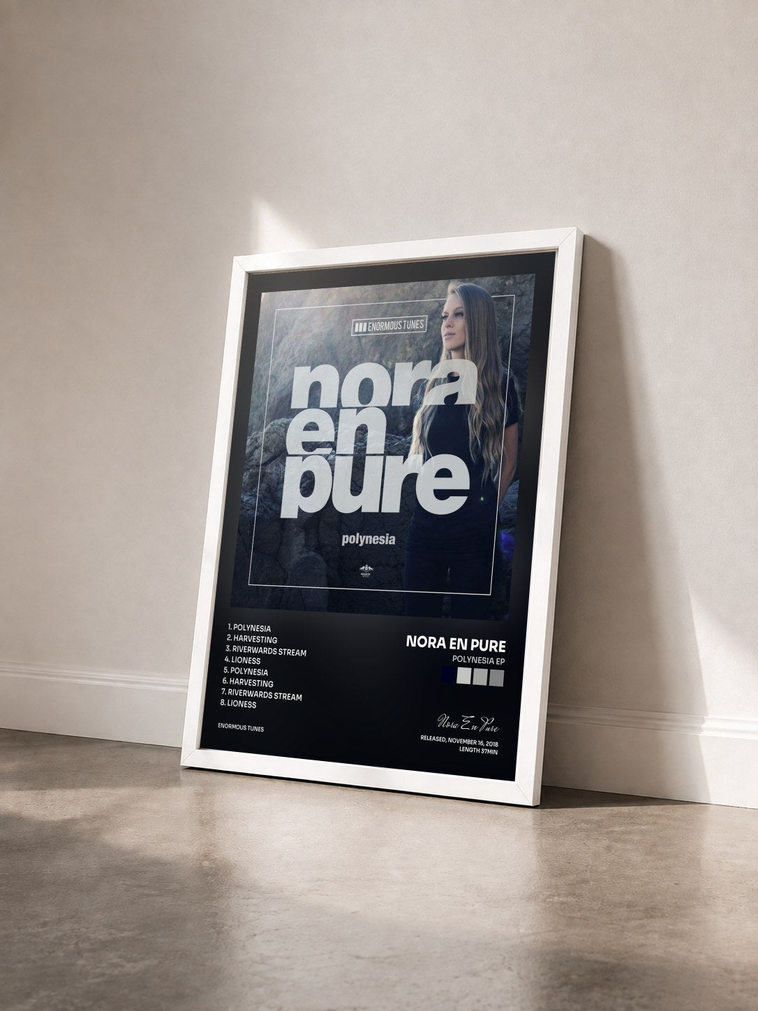 #blanc Tableau de l'album Polynesia EP de Nora En Pure vu de trois quarts, cadre blanc