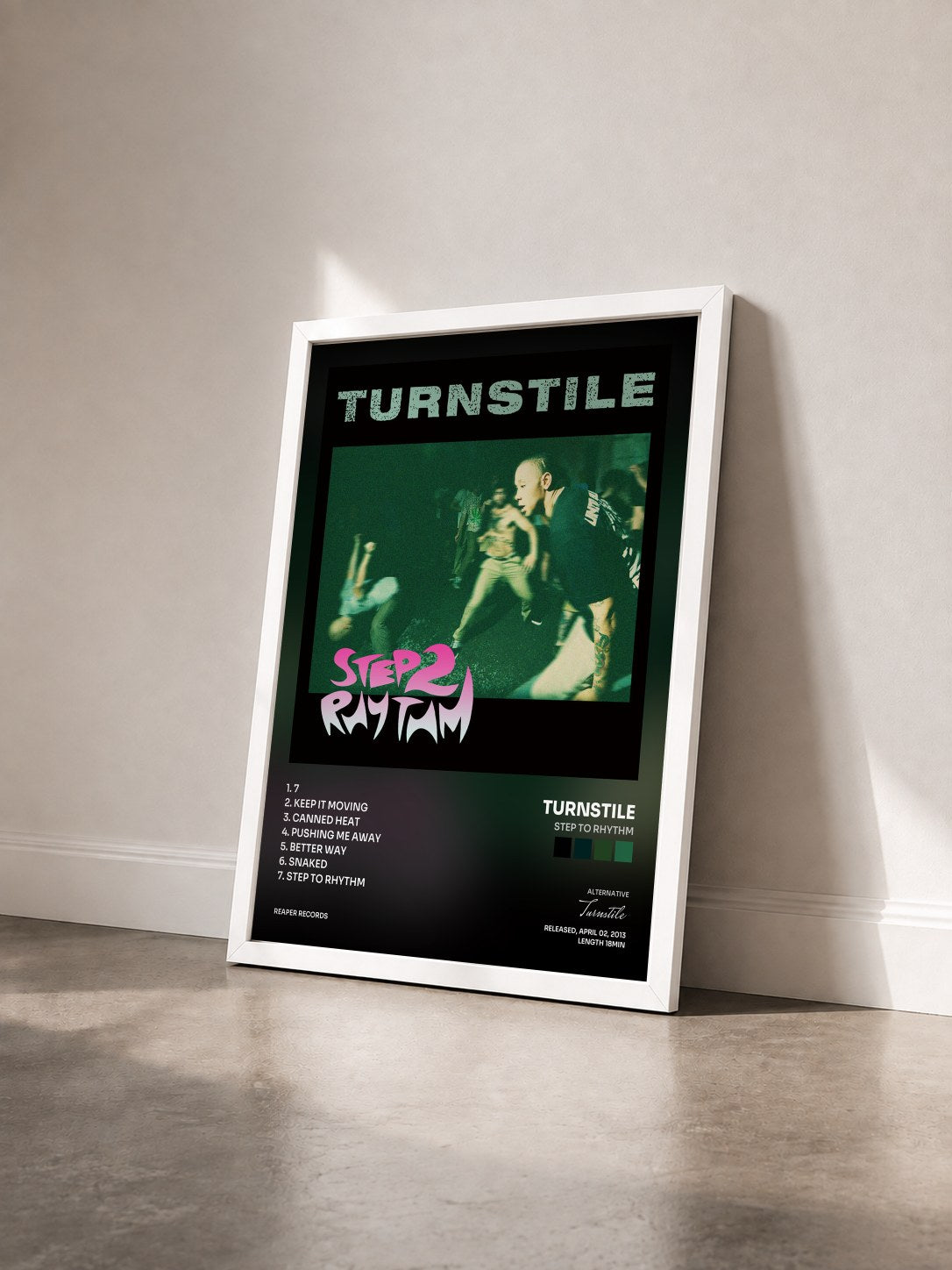 #blanc Tableau de l'album Step to Rhythm de Turnstile vu de trois quarts, cadre blanc