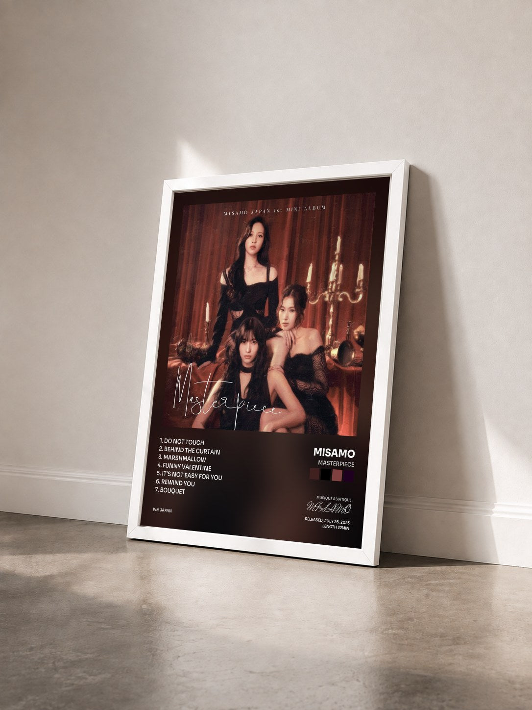 #blanc Tableau de l'album Masterpiece de MISAMO vu de trois quarts, cadre blanc