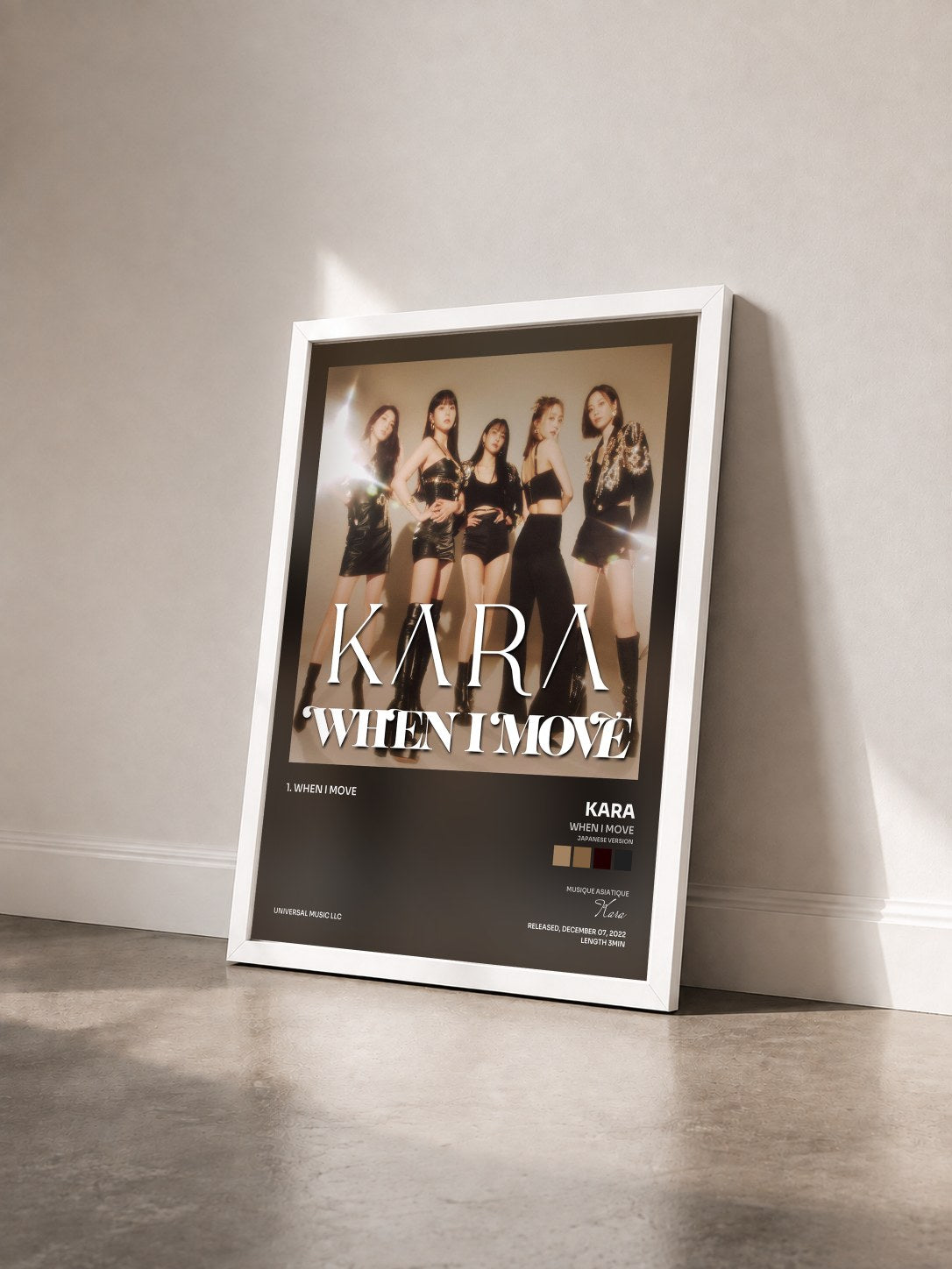 #blanc Tableau de l'album WHEN I MOVE (Japanese Version) de Kara vu de trois quarts, cadre blanc