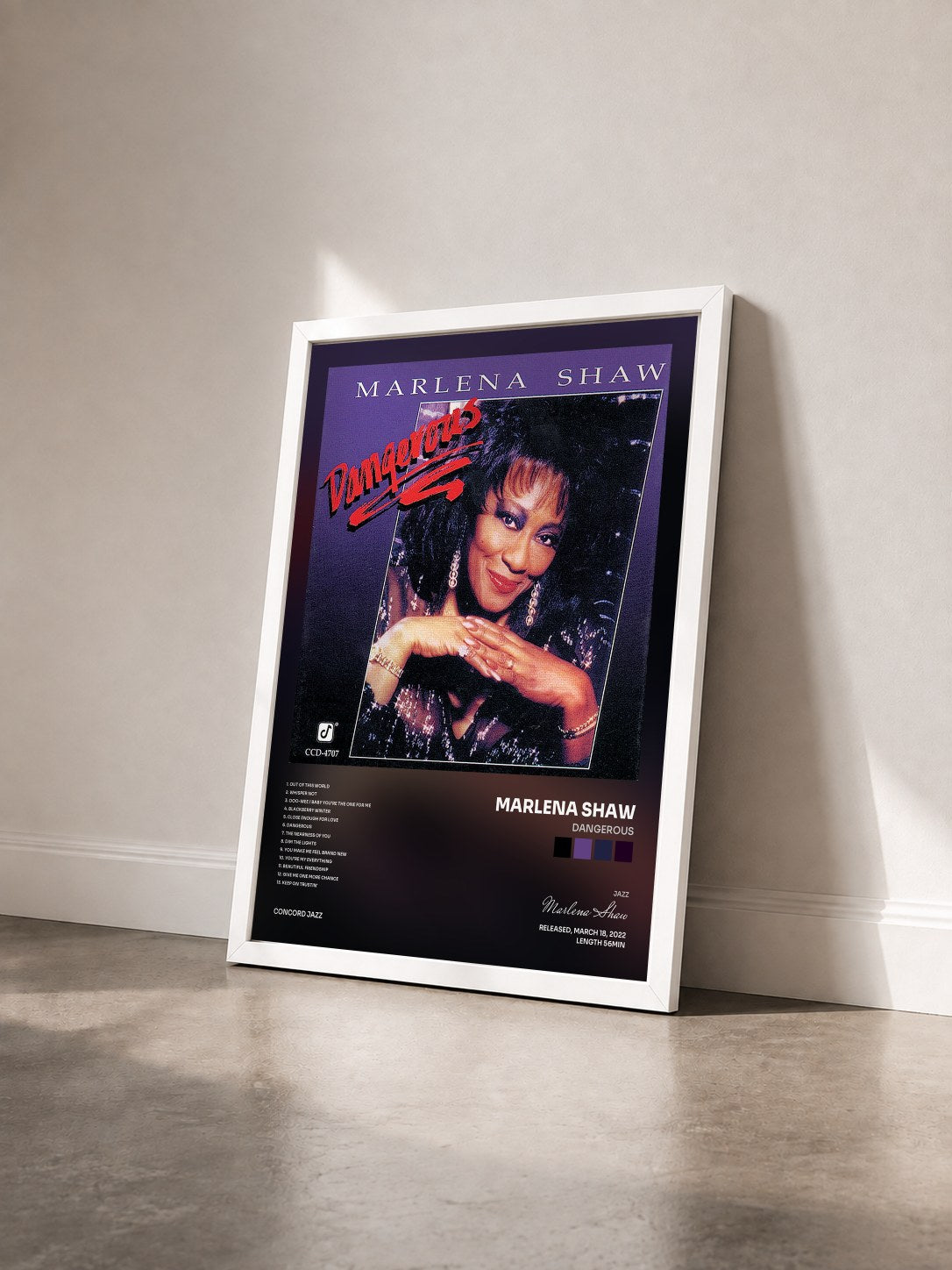 #blanc Tableau de l'album Dangerous de Marlena Shaw vu de trois quarts, cadre blanc