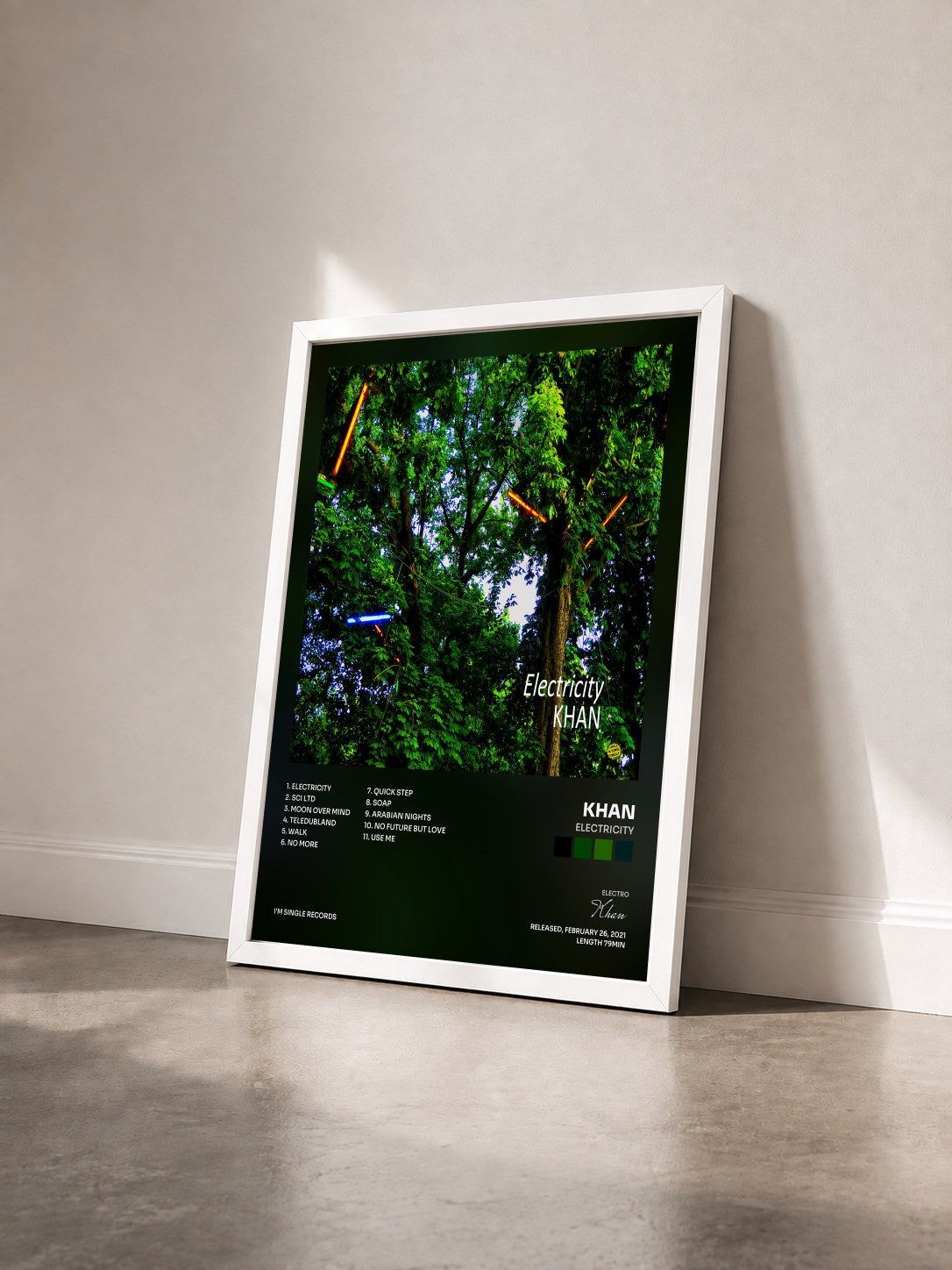 #blanc Tableau de l'album Electricity de Khan vu de trois quarts, cadre blanc