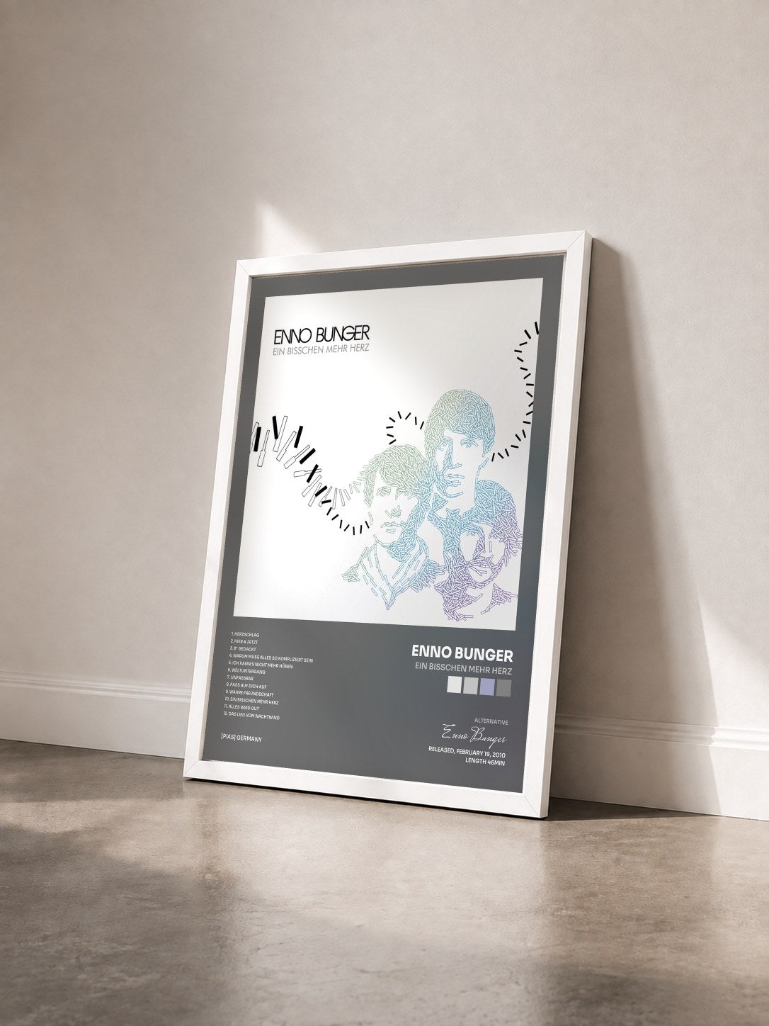 #blanc Tableau de l'album Ein Bisschen Mehr Herz de Enno Bunger vu de trois quarts, cadre blanc