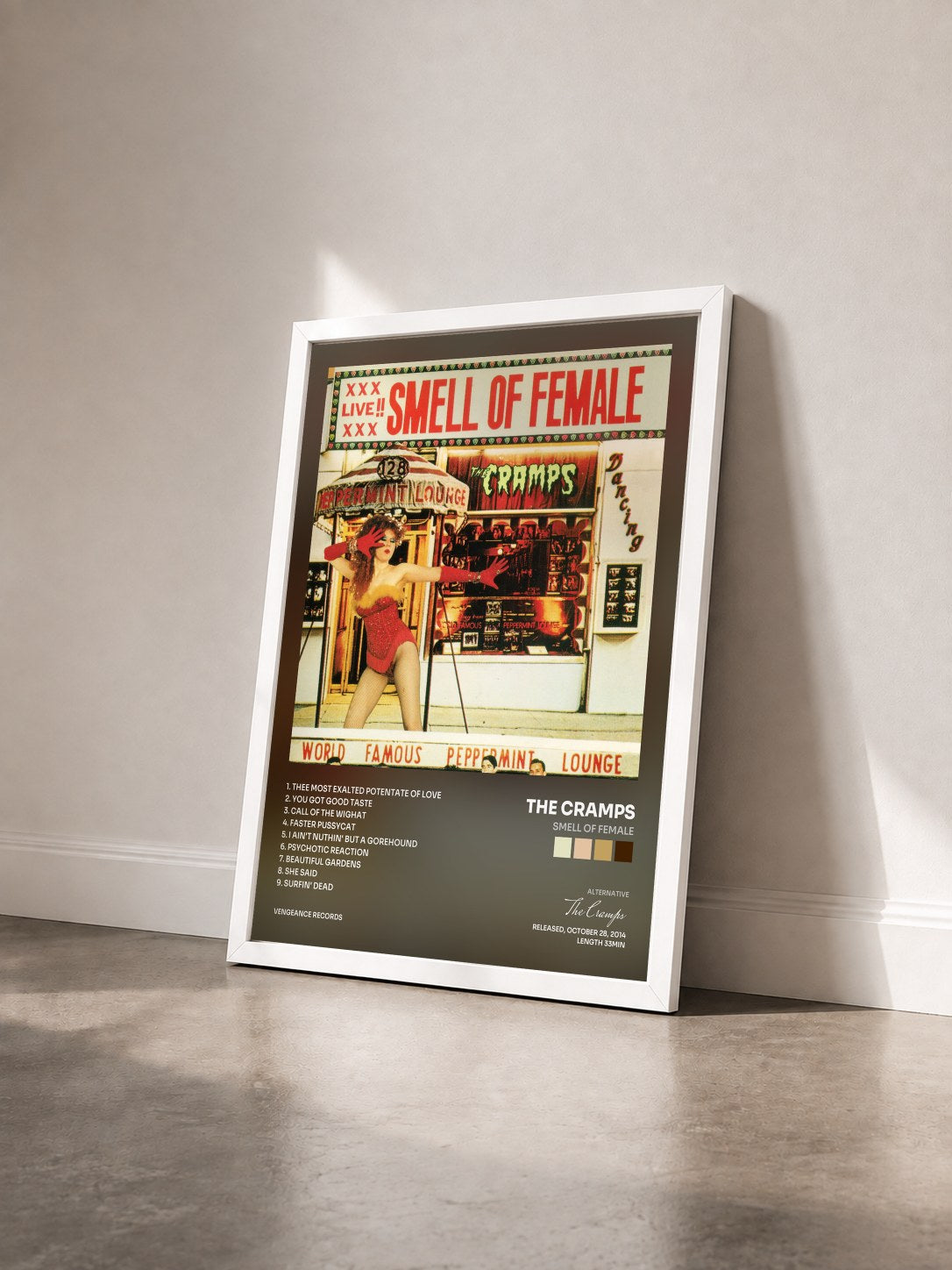 #blanc Tableau de l'album Smell of Female de The Cramps vu de trois quarts, cadre blanc