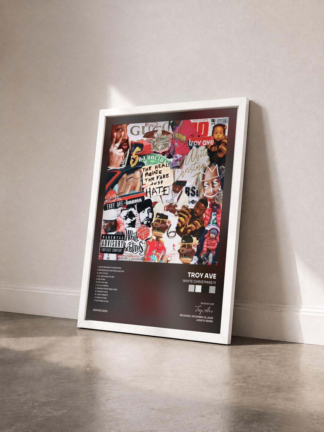 #blanc Tableau de l'album White Christmas 11 de Troy Ave vu de trois quarts, cadre blanc