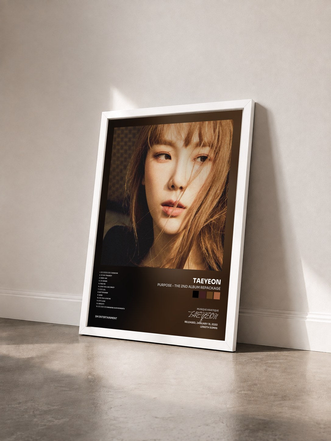 #blanc Tableau de l'album Purpose - The 2nd Album Repackage de TAEYEON vu de trois quarts, cadre blanc