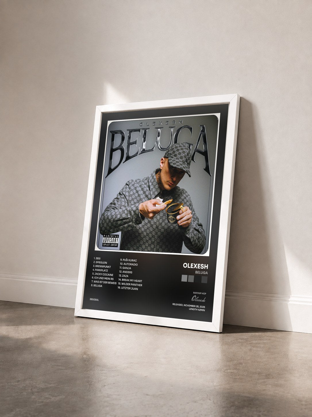 #blanc Tableau de l'album Beluga de Olexesh vu de trois quarts, cadre blanc