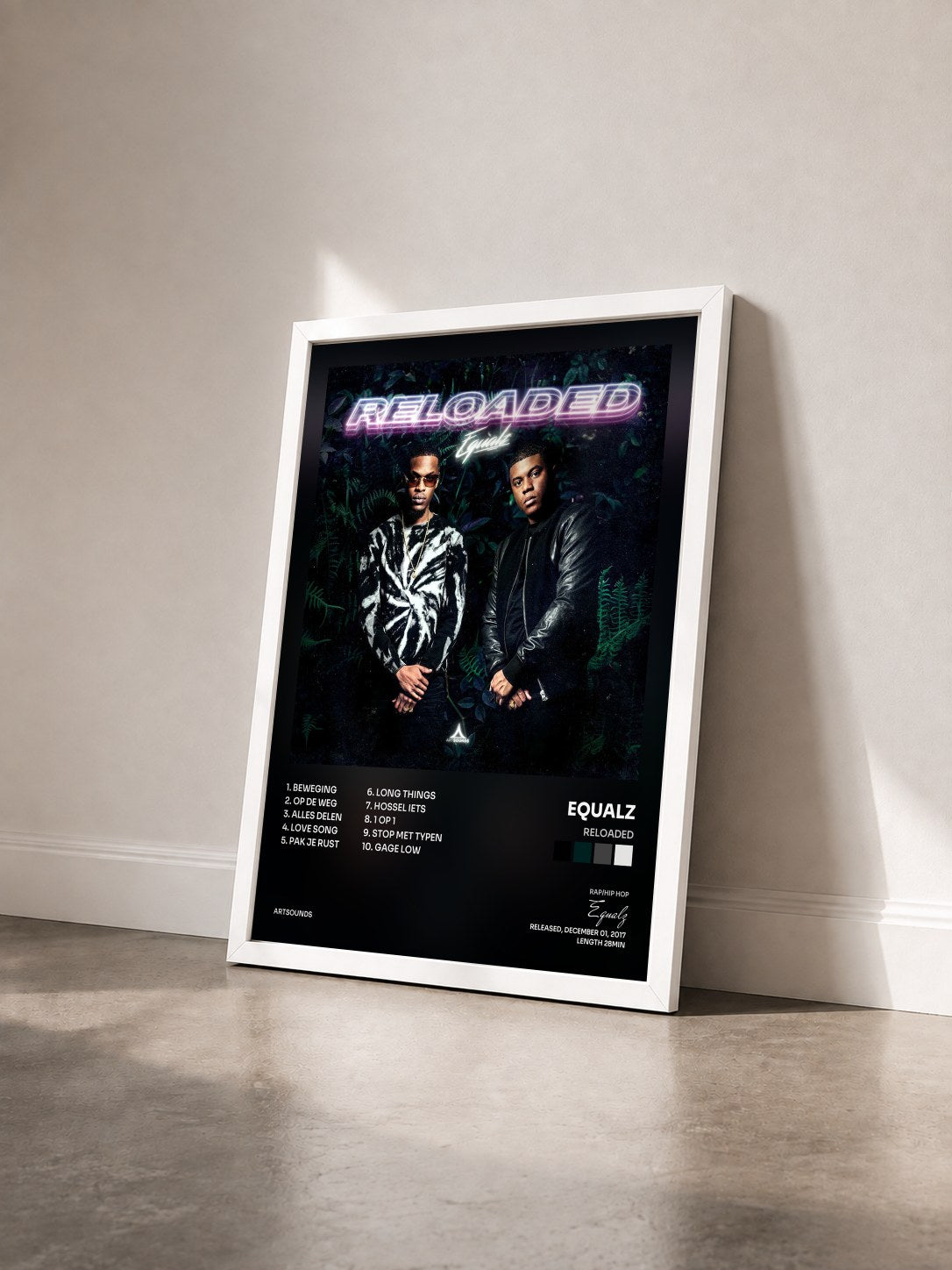 #blanc Tableau de l'album Reloaded de Equalz vu de trois quarts, cadre blanc