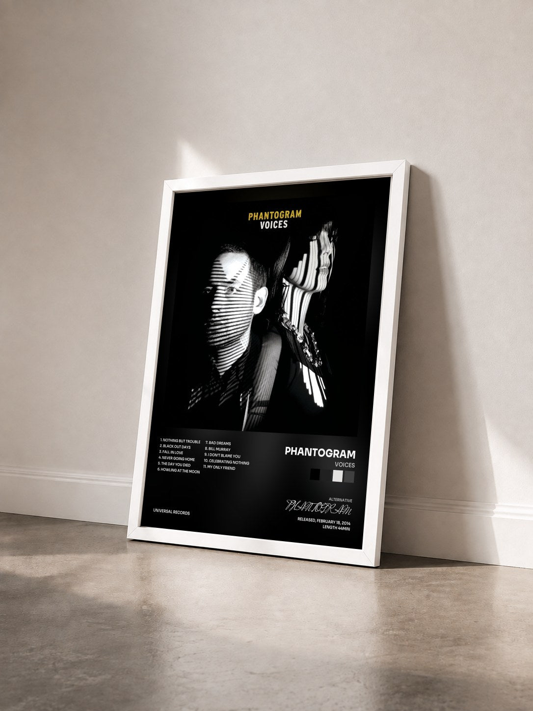 #blanc Tableau de l'album Voices de PHANTOGRAM vu de trois quarts, cadre blanc