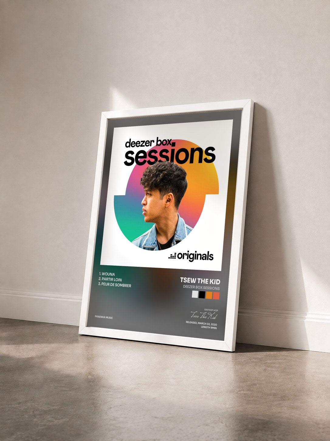 #blanc Tableau de l'album Deezer Box Sessions de Tsew The Kid vu de trois quarts, cadre blanc