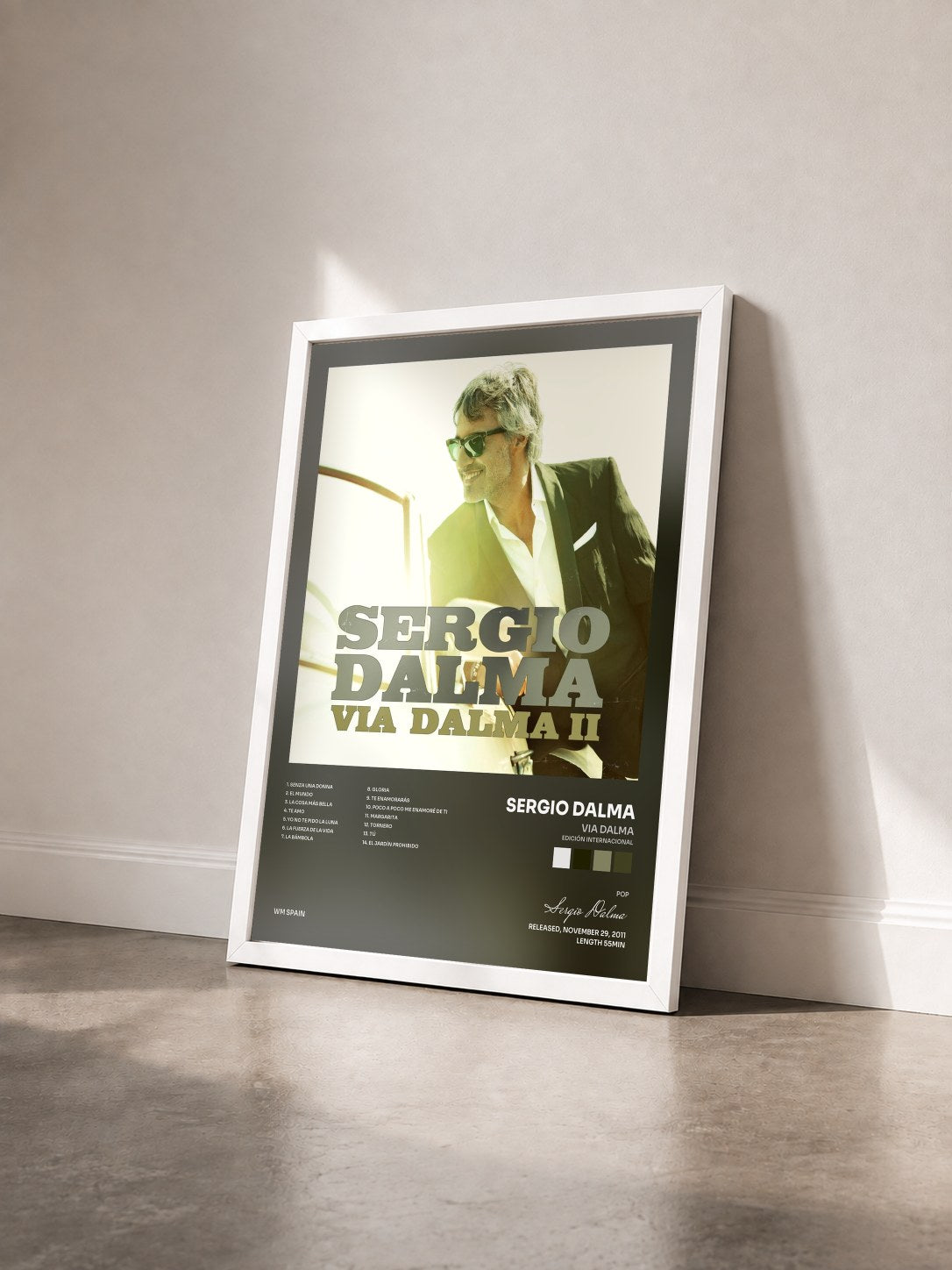 #blanc Tableau de l'album Via Dalma (Edición Internacional) de Sergio Dalma vu de trois quarts, cadre blanc