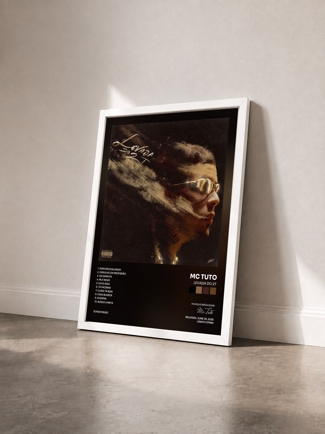 #blanc Tableau de l'album Levada do 2T de Mc Tuto vu de trois quarts, cadre blanc