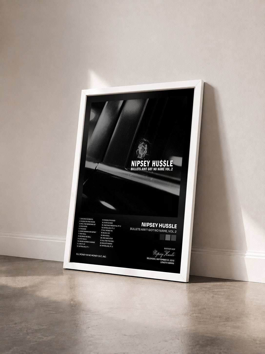 #blanc Tableau de l'album Bullets Ain't Got No Name, Vol. 2 de Nipsey Hussle vu de trois quarts, cadre blanc