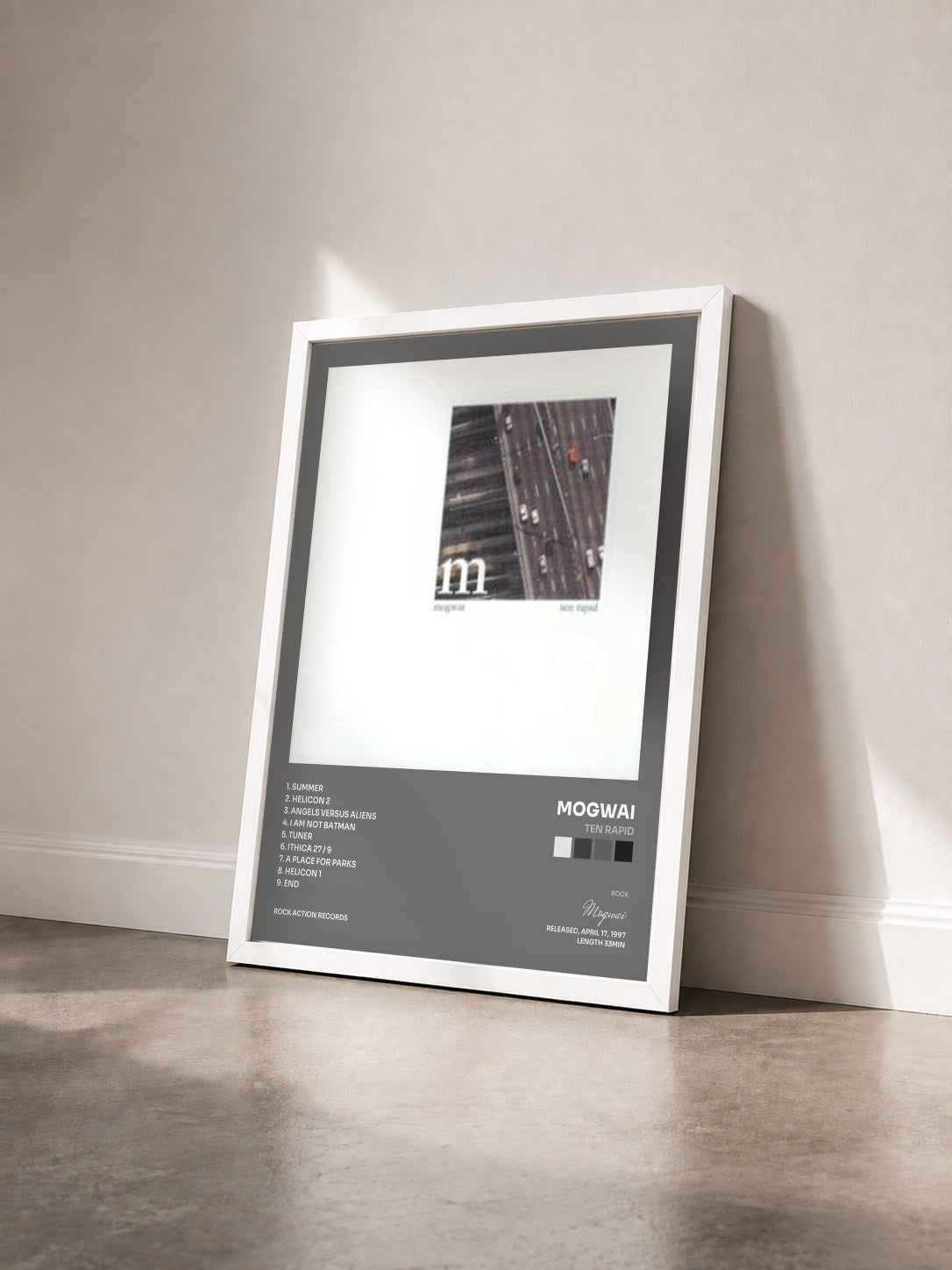 #blanc Tableau de l'album Ten Rapid de Mogwai vu de trois quarts, cadre blanc