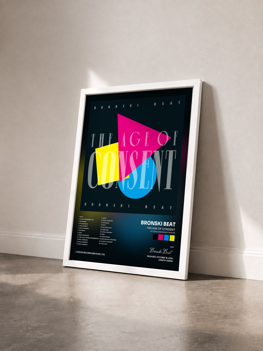 #blanc Tableau de l'album The Age of Consent (40 Year Anniversary Edition) de Bronski Beat vu de trois quarts, cadre blanc
