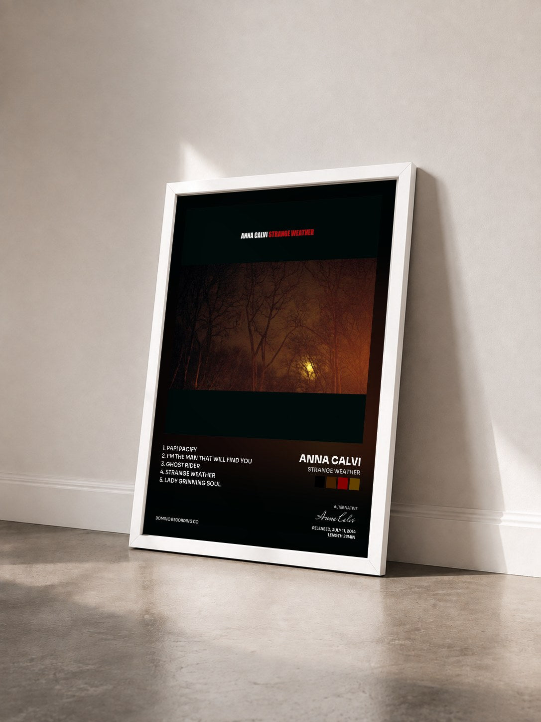 #blanc Tableau de l'album Strange Weather de Anna Calvi vu de trois quarts, cadre blanc