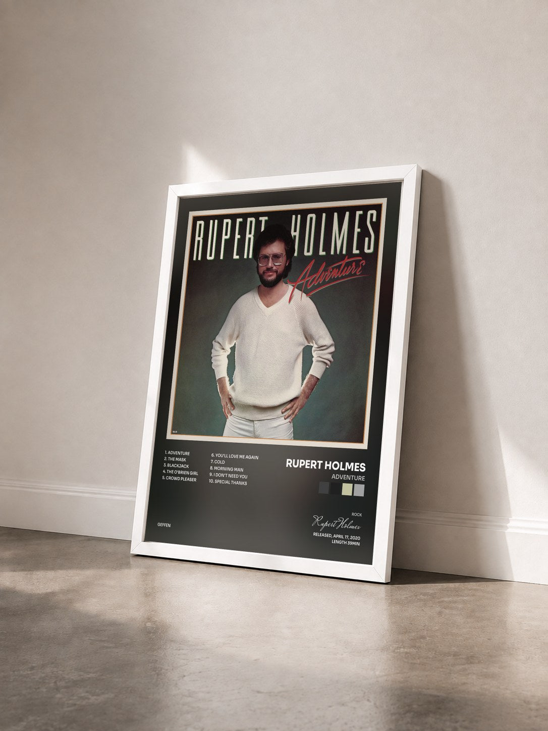 #blanc Tableau de l'album Adventure de Rupert Holmes vu de trois quarts, cadre blanc
