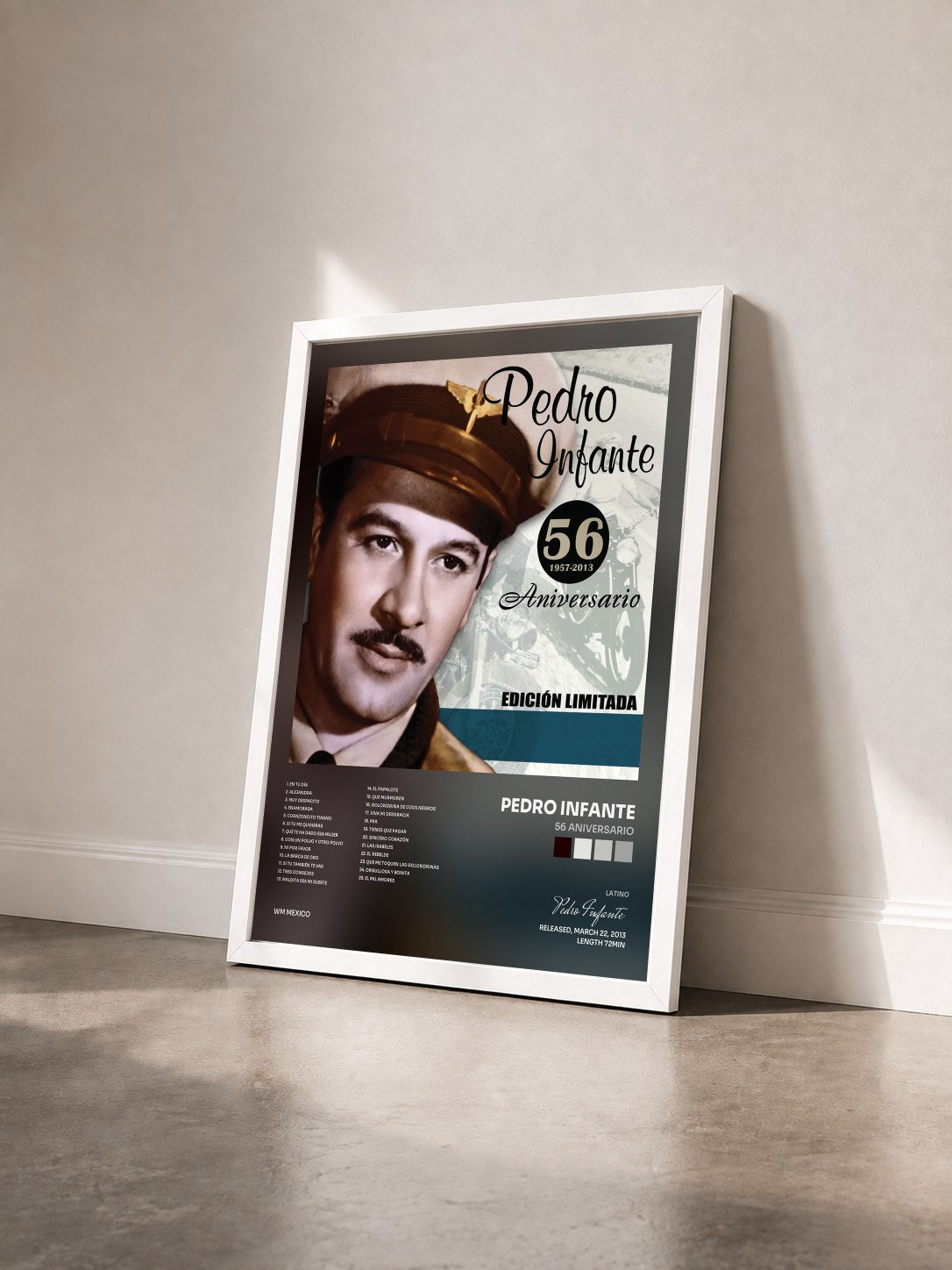 #blanc Tableau de l'album 56 Aniversario de Pedro Infante vu de trois quarts, cadre blanc