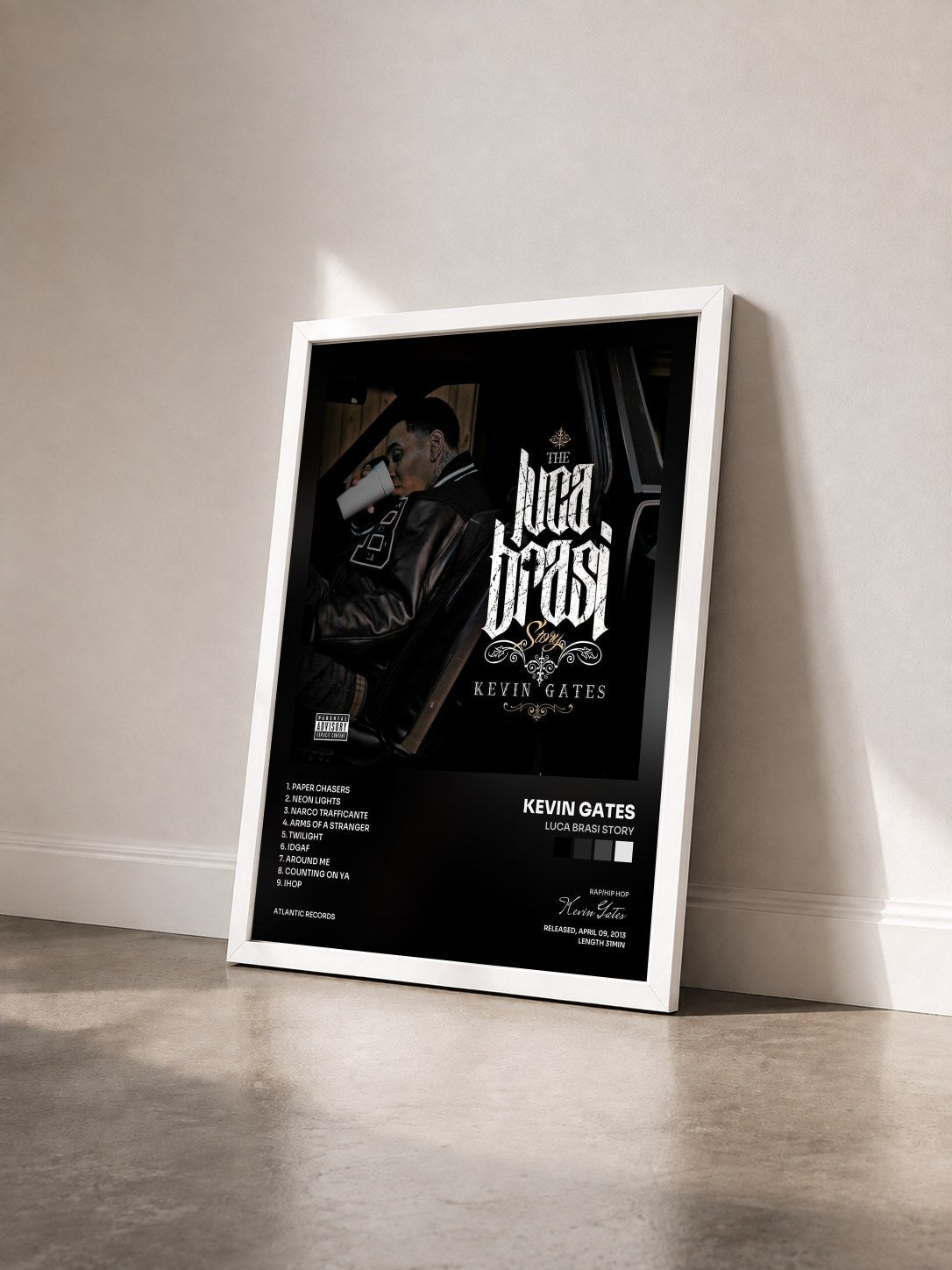 #blanc Tableau de l'album Luca Brasi Story de Kevin Gates vu de trois quarts, cadre blanc