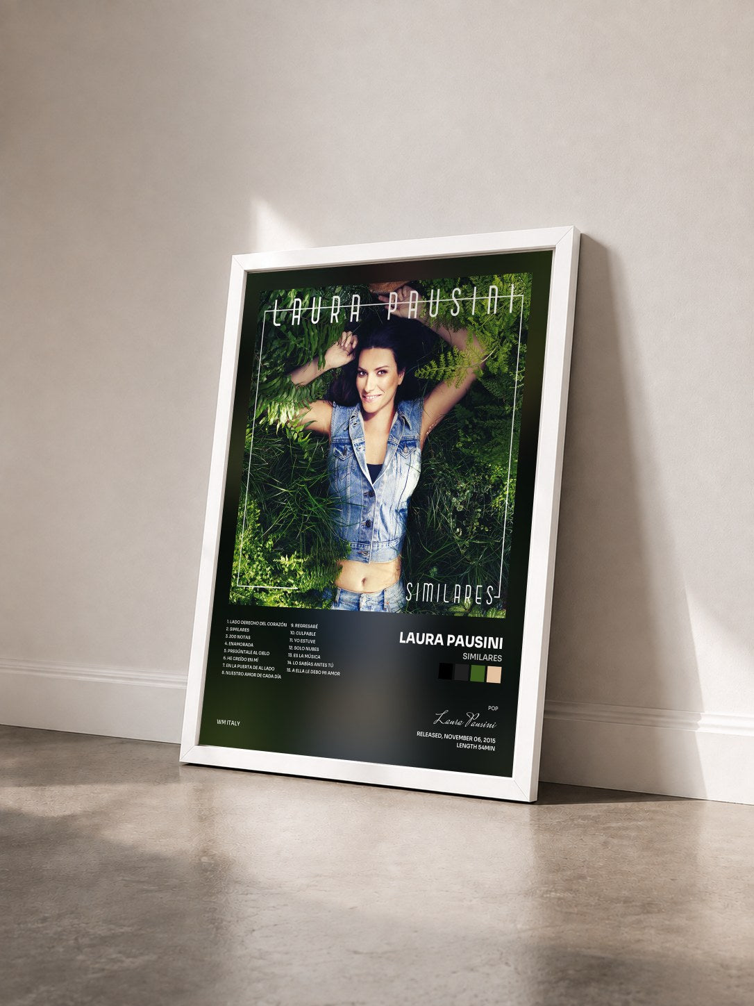 #blanc Tableau de l'album Similares de Laura Pausini vu de trois quarts, cadre blanc