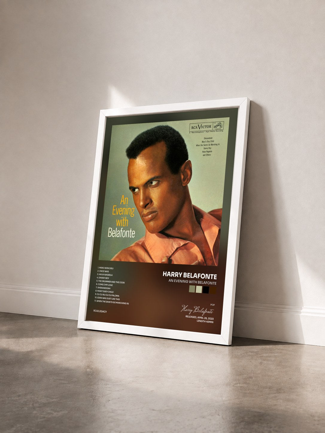 #blanc Tableau de l'album An Evening with Belafonte de Harry Belafonte vu de trois quarts, cadre blanc