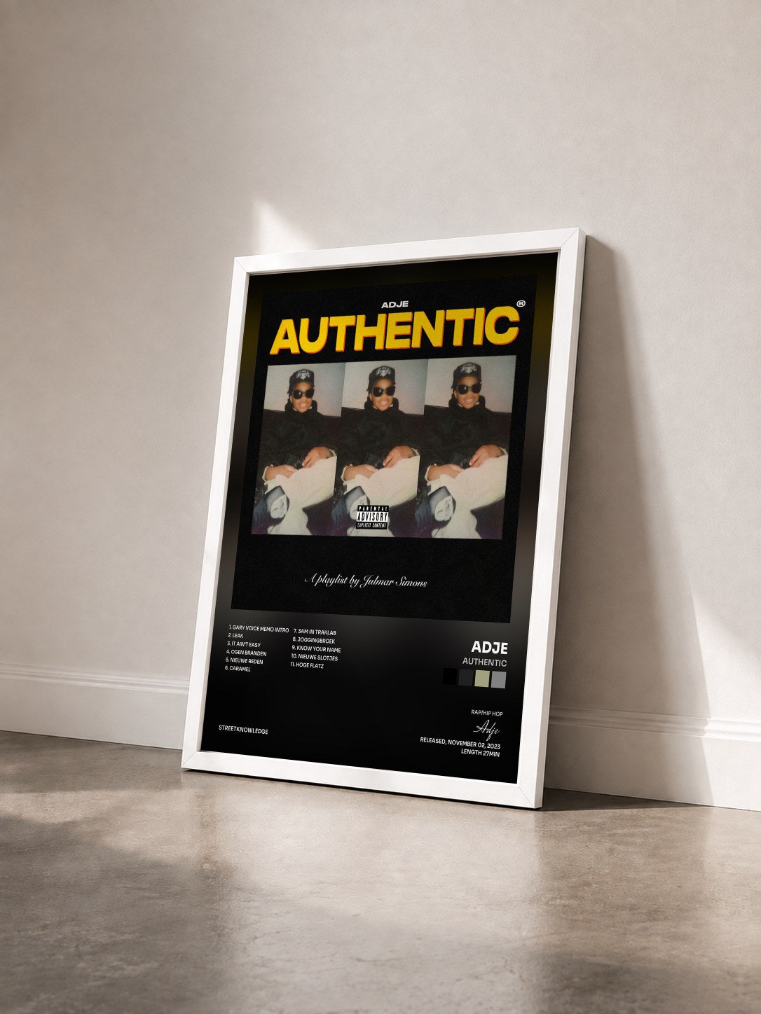#blanc Tableau de l'album Authentic de Adje vu de trois quarts, cadre blanc