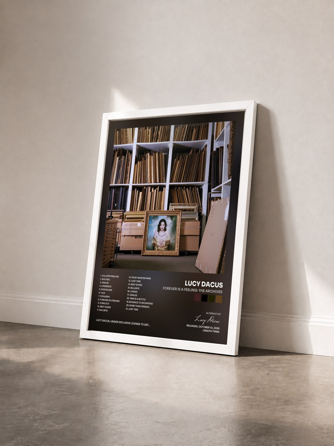 #blanc Tableau de l'album Forever Is A Feeling: The Archives de Lucy Dacus vu de trois quarts, cadre blanc
