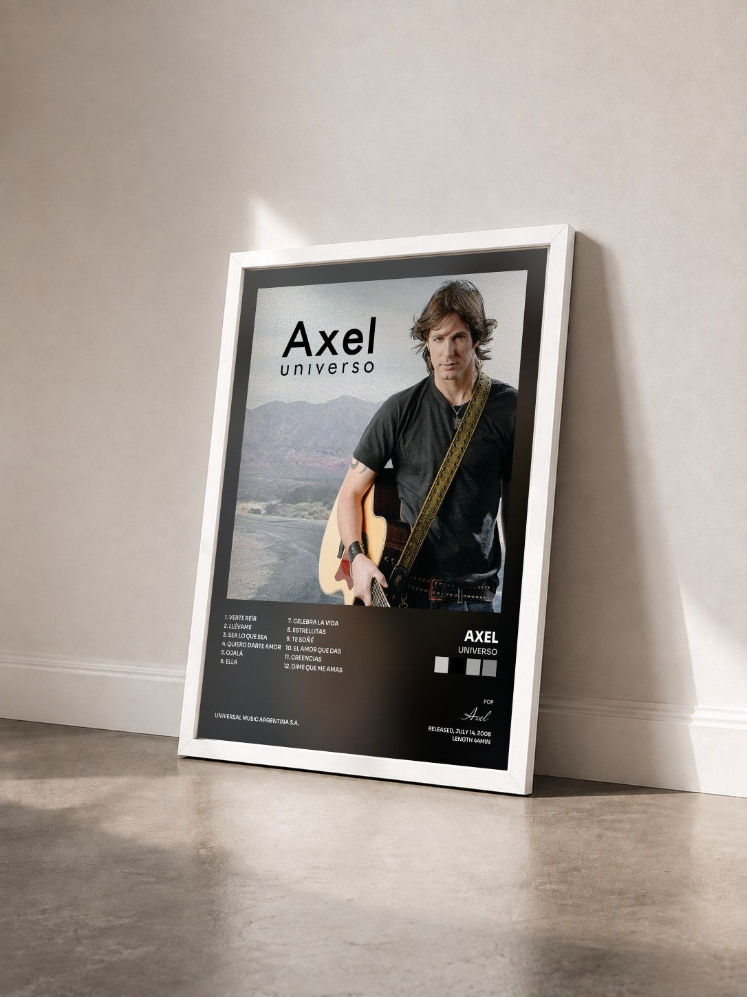 #blanc Tableau de l'album Universo de Axel vu de trois quarts, cadre blanc