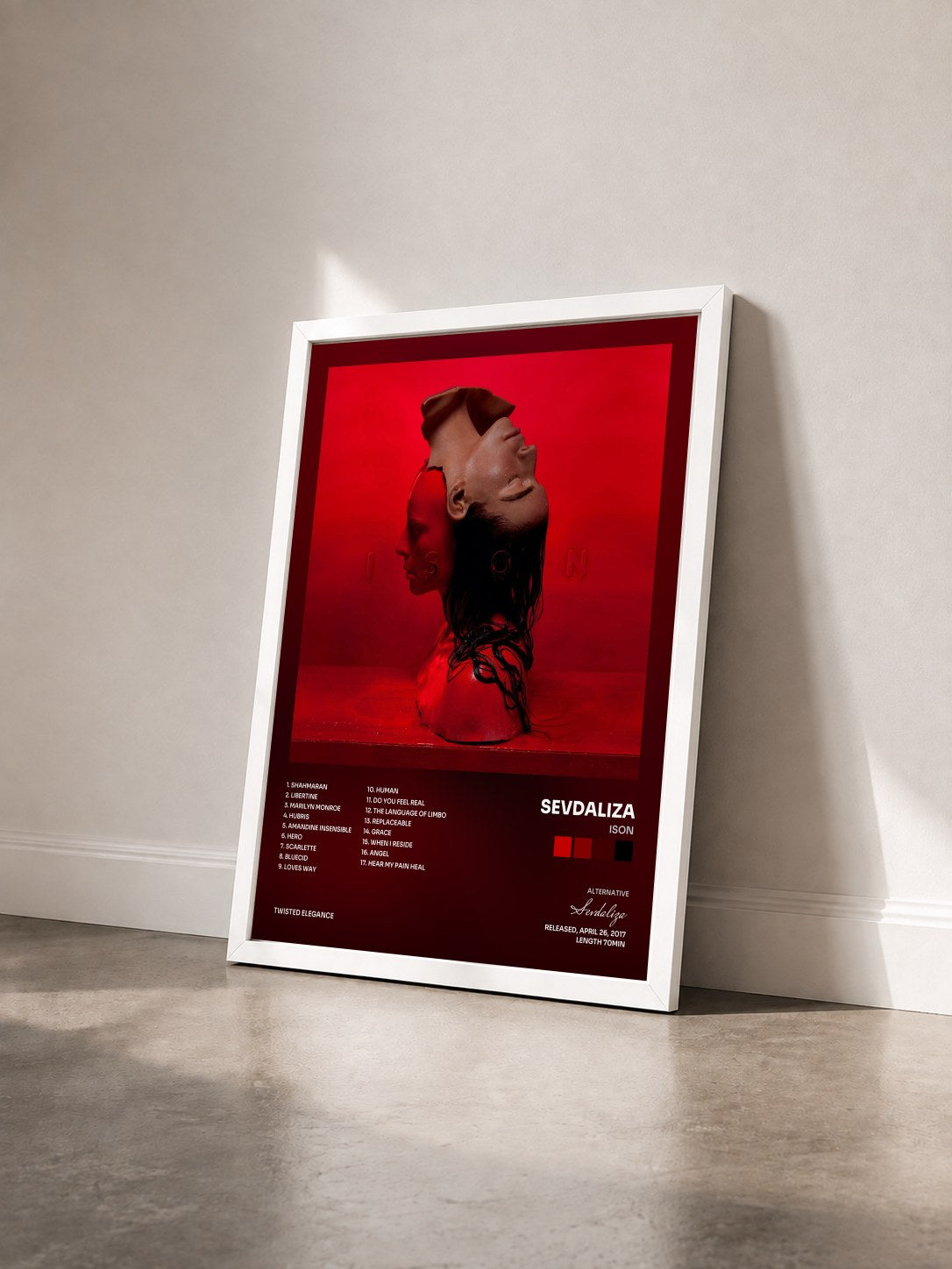 #blanc Tableau de l'album Ison de Sevdaliza vu de trois quarts, cadre blanc