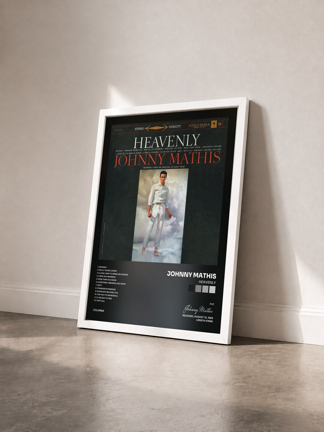 #blanc Tableau de l'album Heavenly de Johnny Mathis vu de trois quarts, cadre blanc