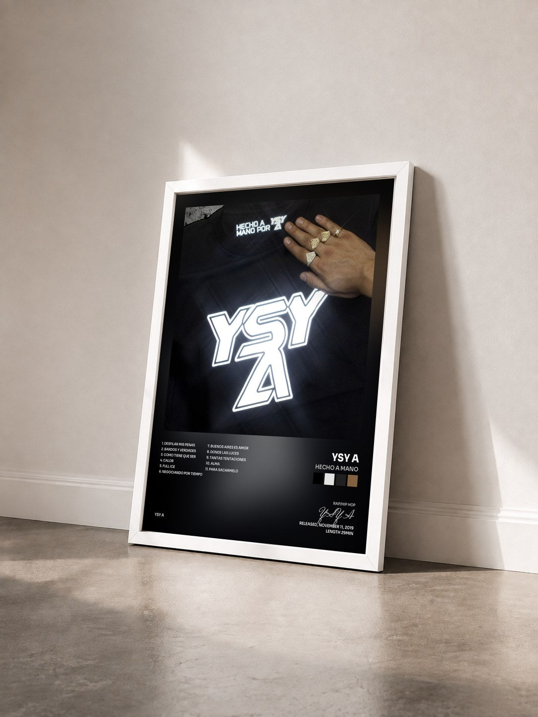#blanc Tableau de l'album HECHO A MANO de YSY A vu de trois quarts, cadre blanc