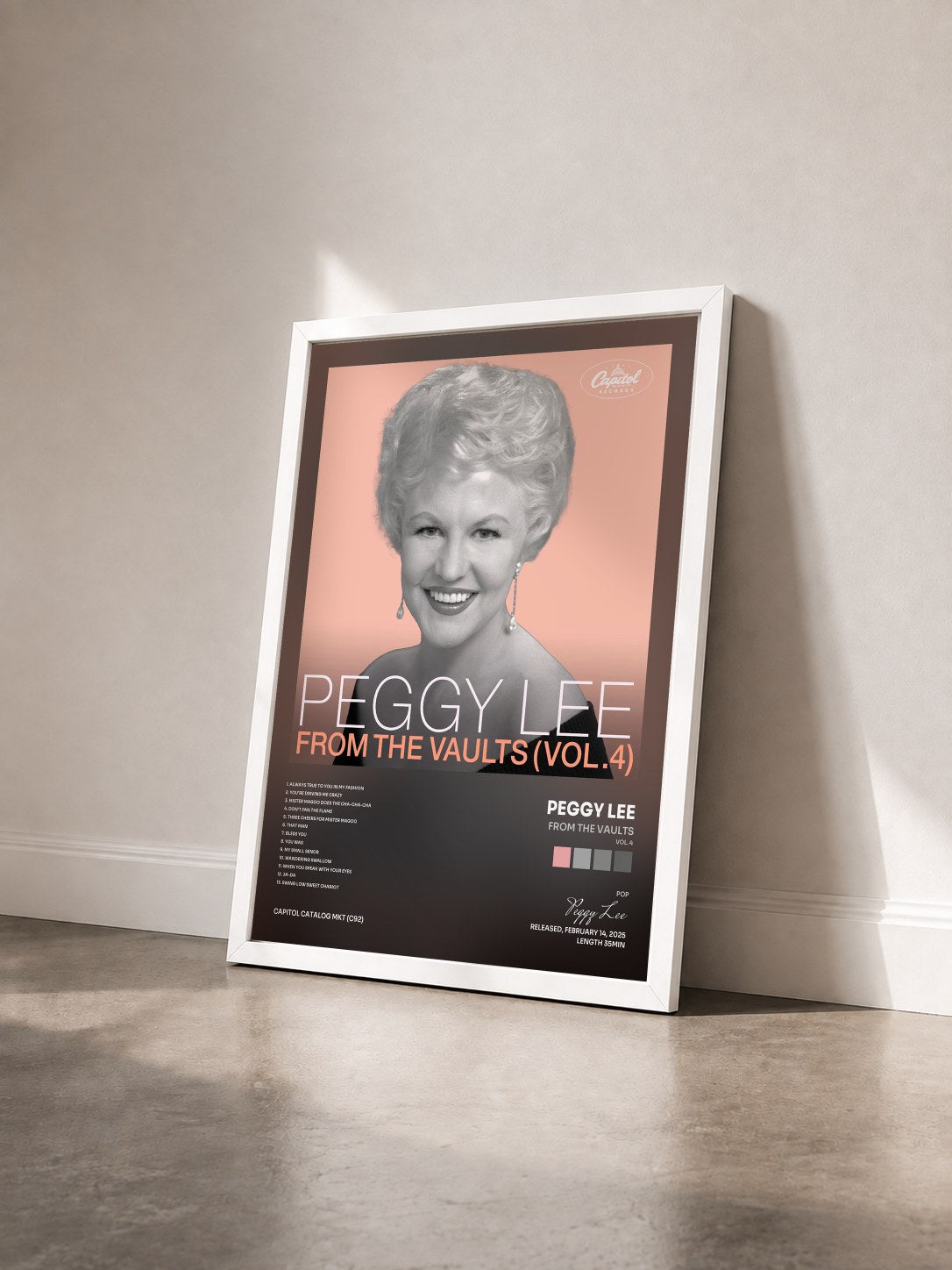 #blanc Tableau de l'album From The Vaults (Vol. 4) de Peggy Lee vu de trois quarts, cadre blanc